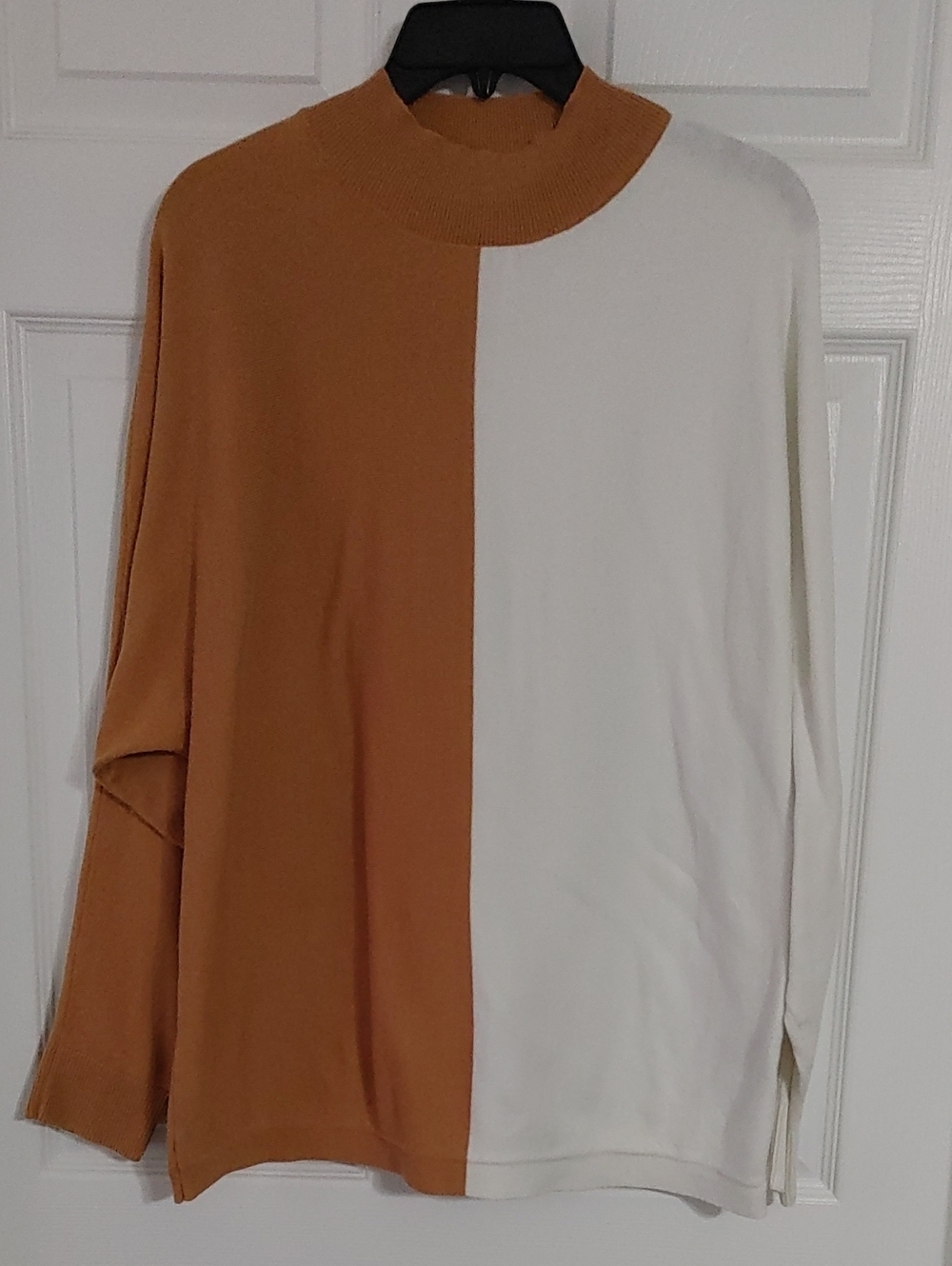 Candace Cameron Bure Cream & Tan Colorblock Mock Neck Sweater Women's Medium